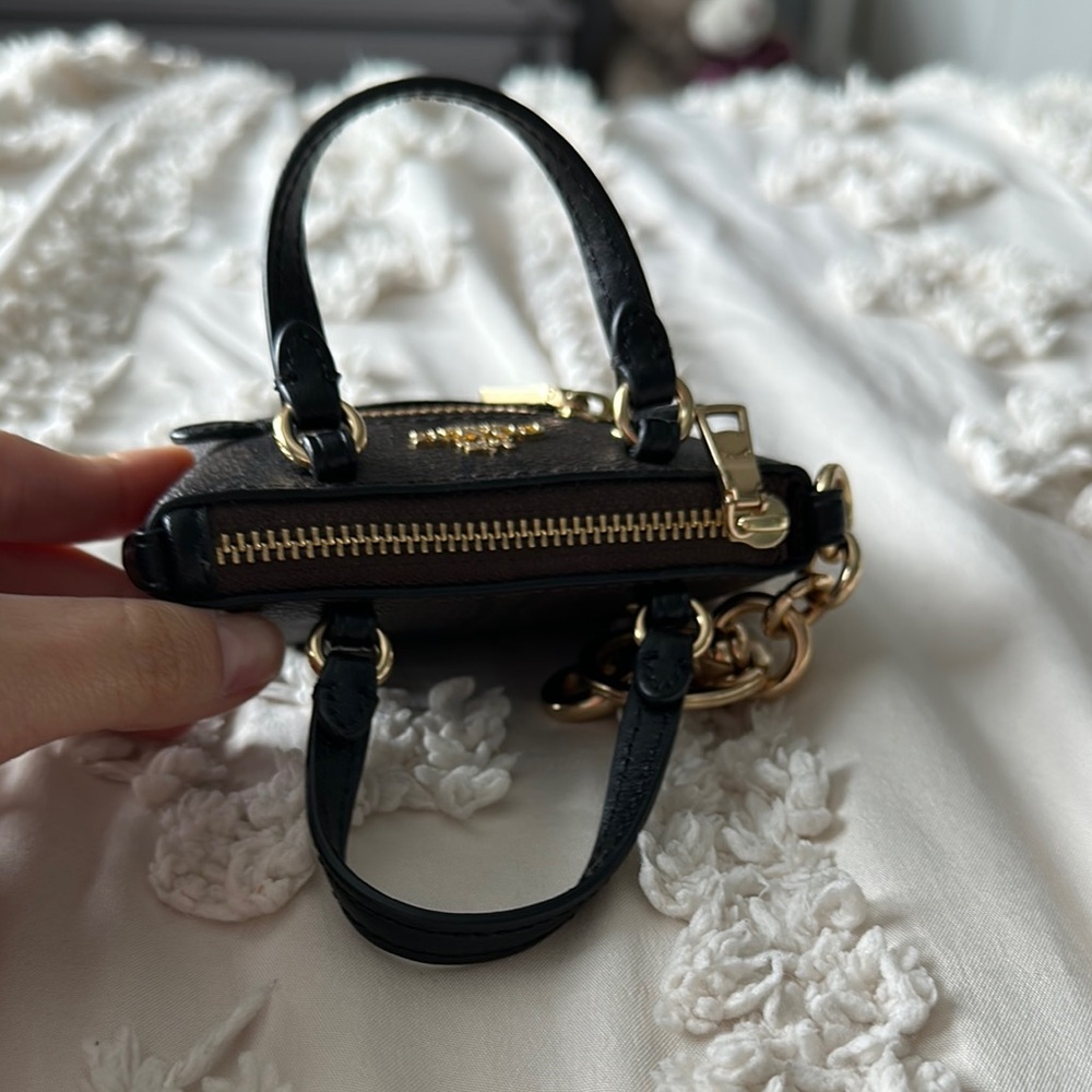 Coach Mini tote keychain - Picture 7 of 12